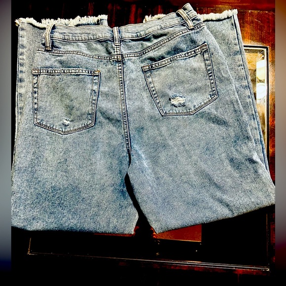 BBJ Los Angeles High rise, Cropped, Distressed Jeans MAKE ME A OFFER!!! - Picture 3 of 7